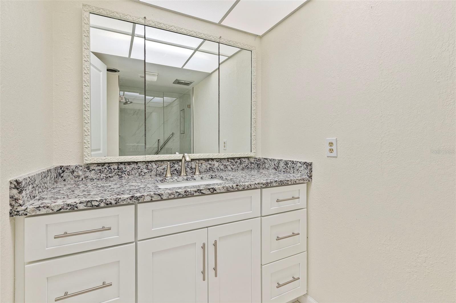 BOCA CIEGA POINT EAST - Residential