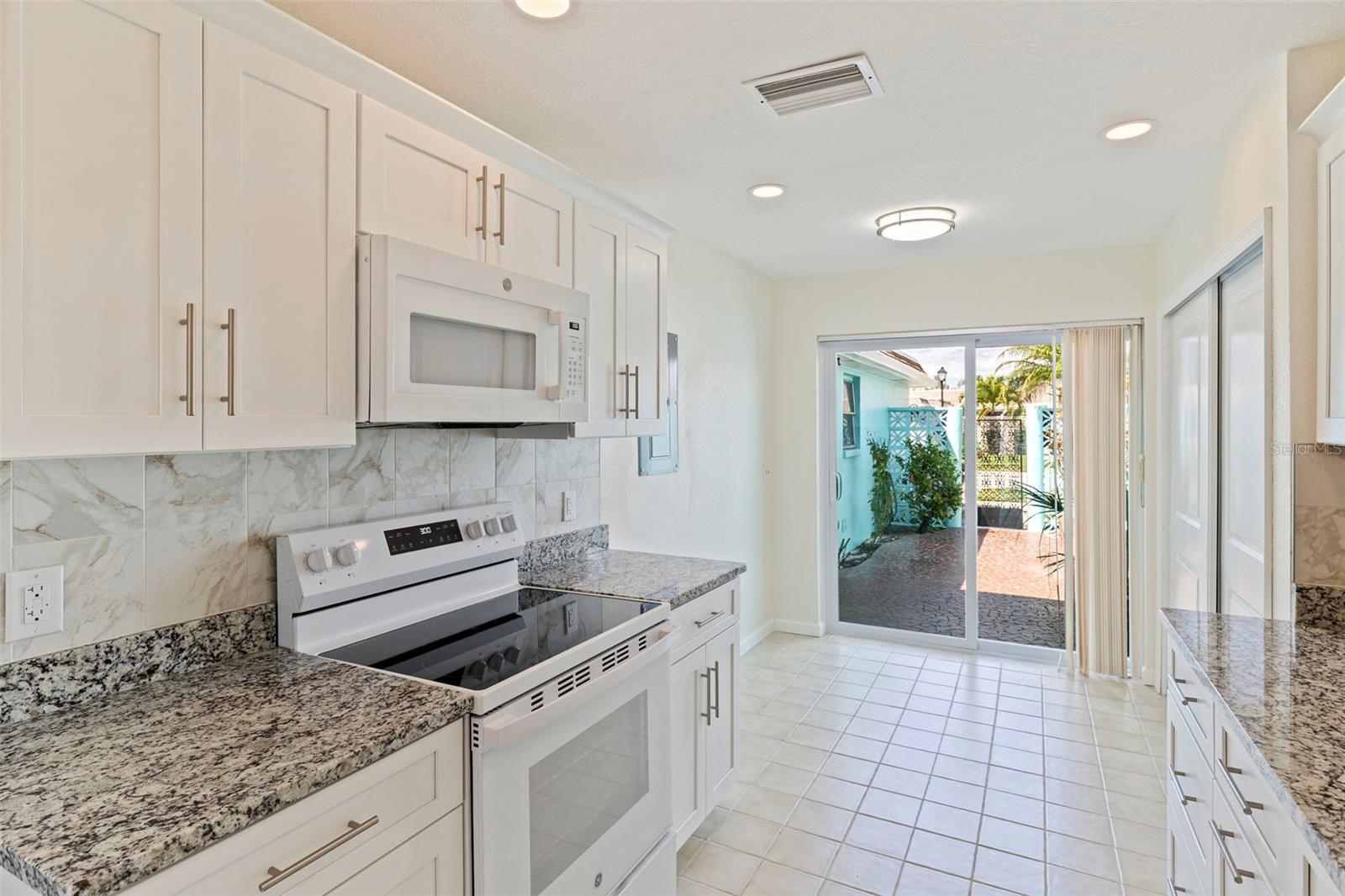 BOCA CIEGA POINT EAST - Residential