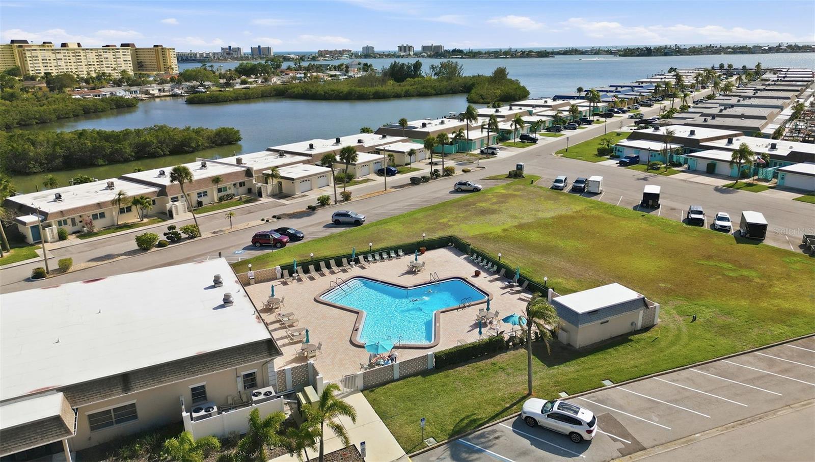 BOCA CIEGA POINT EAST - Residential