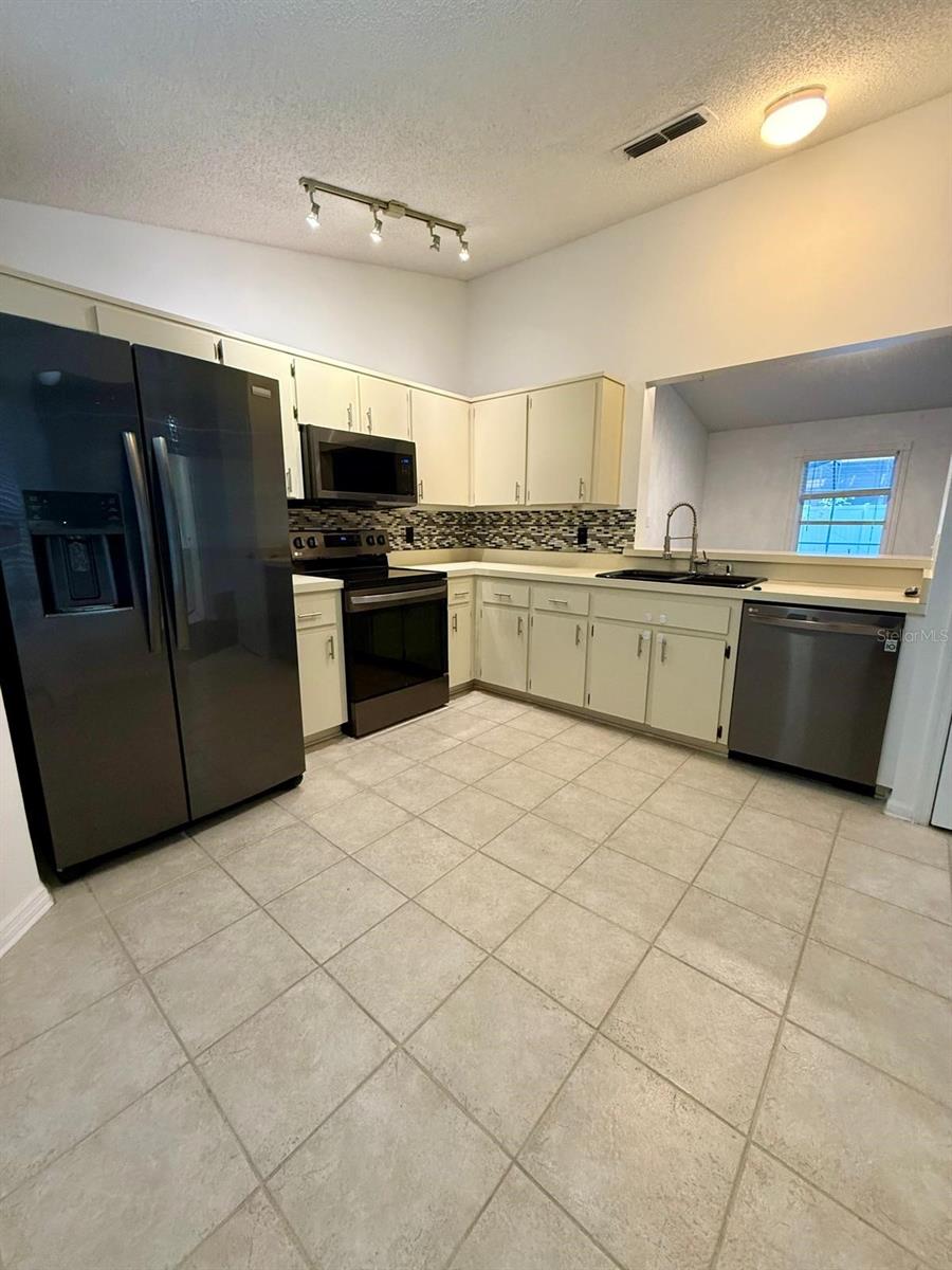 8143 CHELSWORTH DRIVE