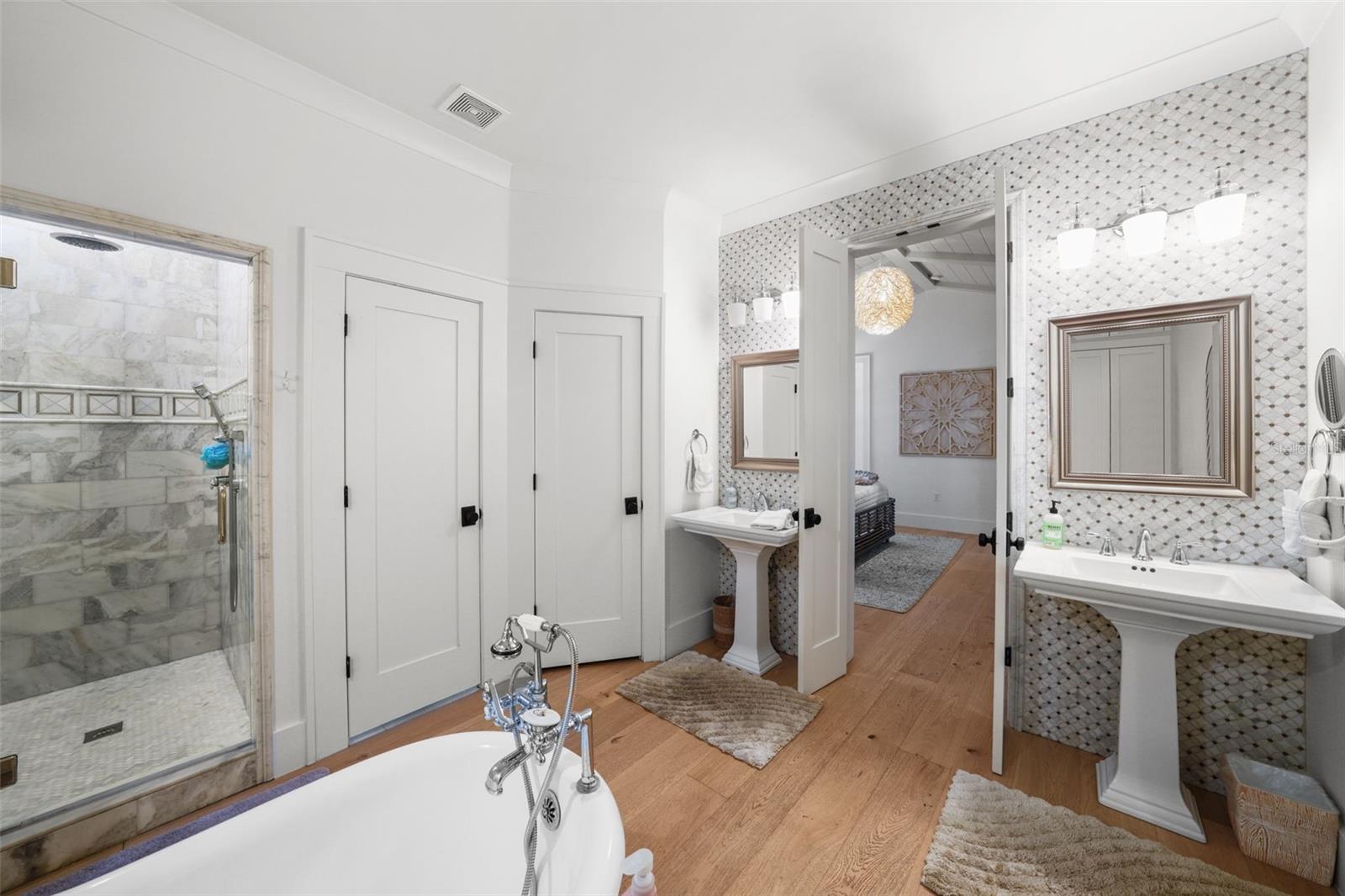 NEW SUBURB BEAUTIFUL - Residential