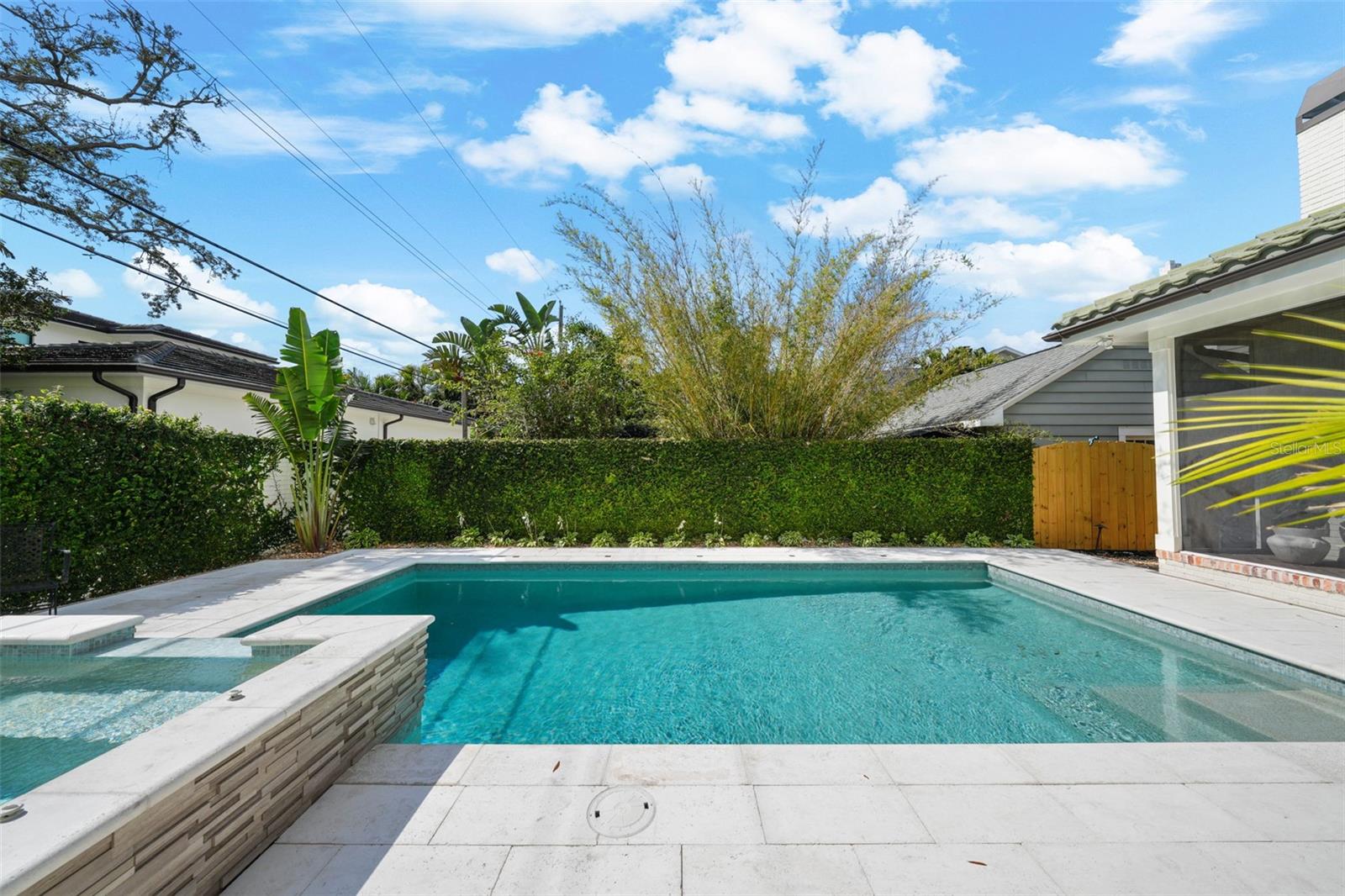 NEW SUBURB BEAUTIFUL - Residential