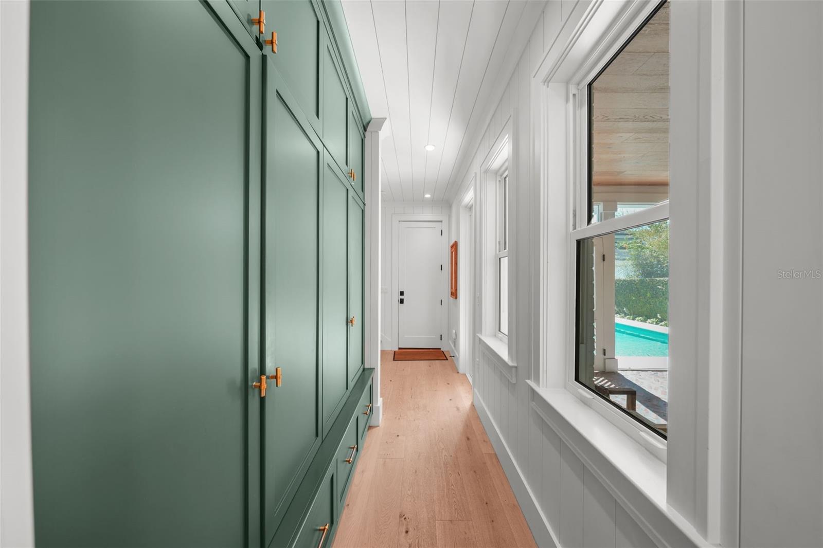 NEW SUBURB BEAUTIFUL - Residential