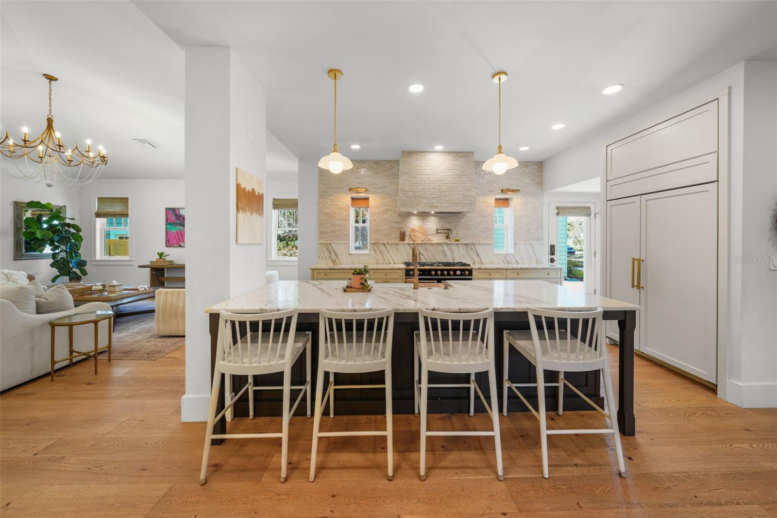 NEW SUBURB BEAUTIFUL - Residential