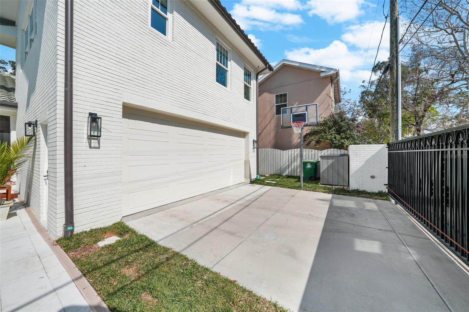 NEW SUBURB BEAUTIFUL - Residential