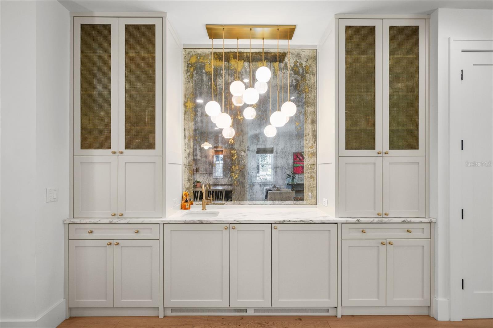 NEW SUBURB BEAUTIFUL - Residential