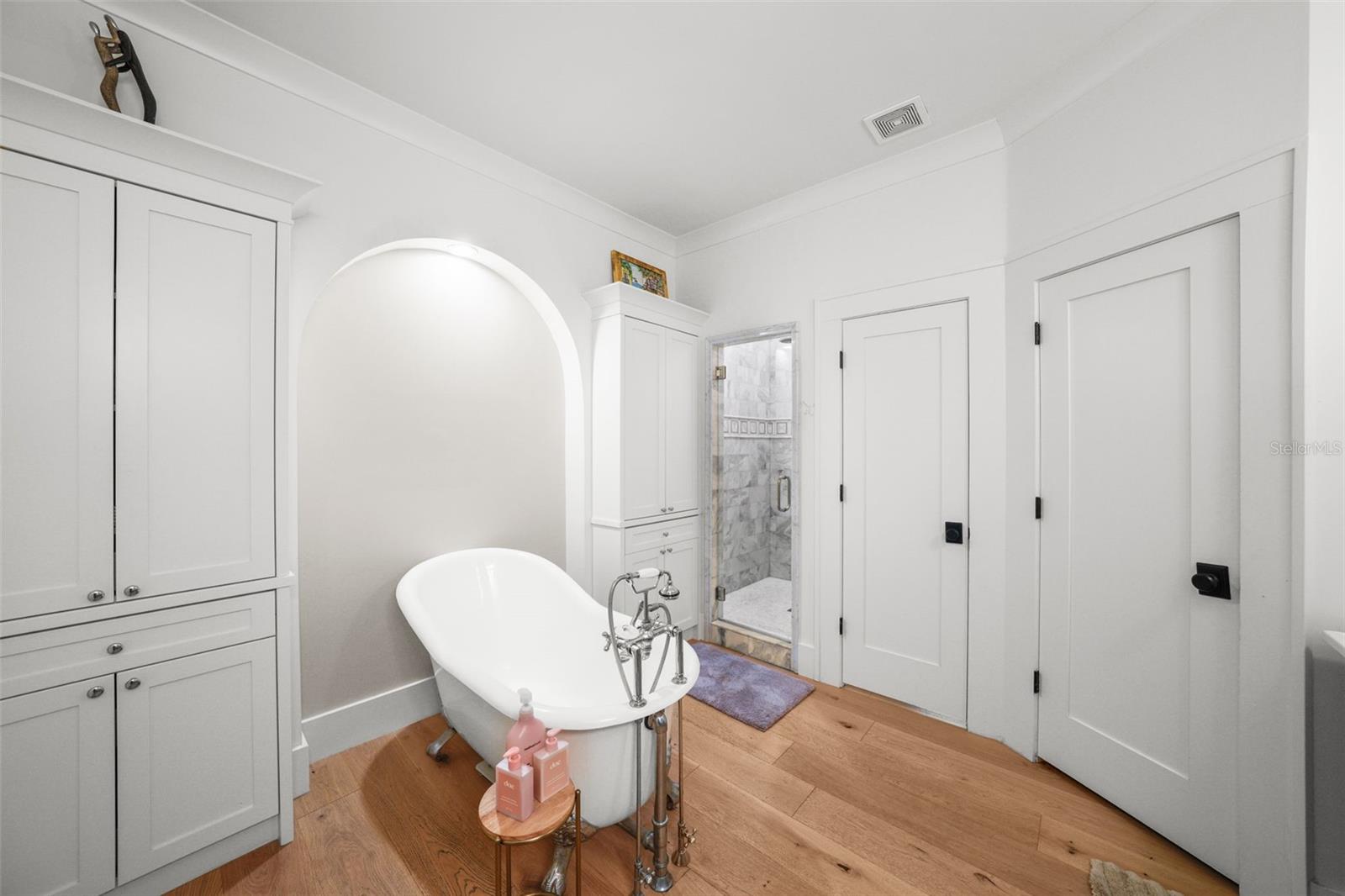 NEW SUBURB BEAUTIFUL - Residential