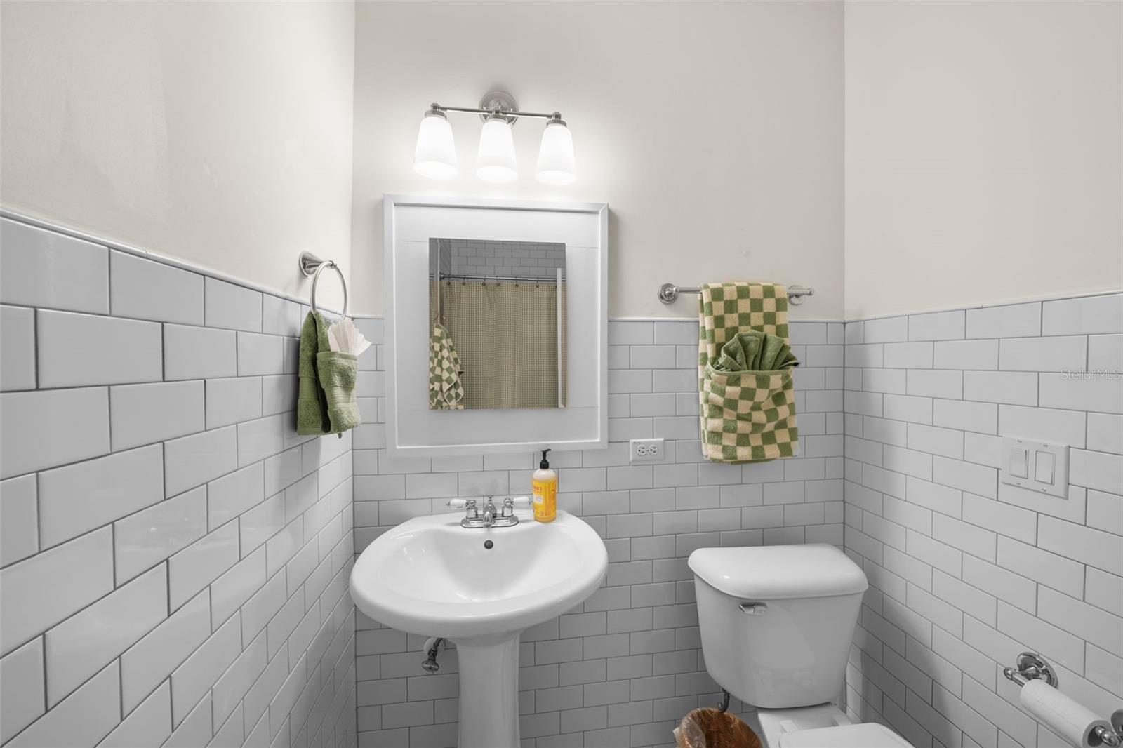 NEW SUBURB BEAUTIFUL - Residential