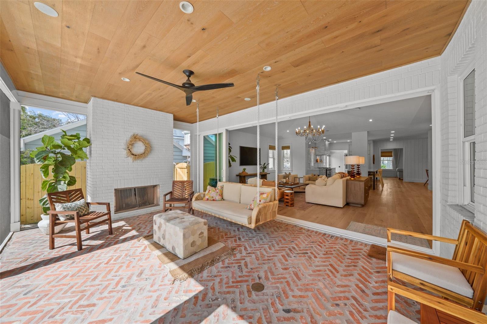 NEW SUBURB BEAUTIFUL - Residential