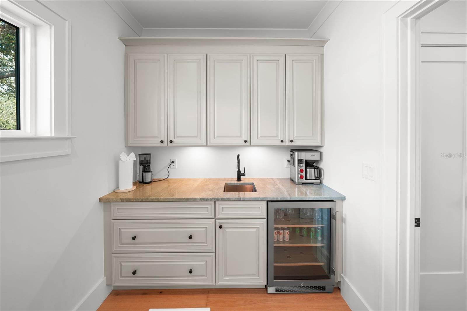 NEW SUBURB BEAUTIFUL - Residential