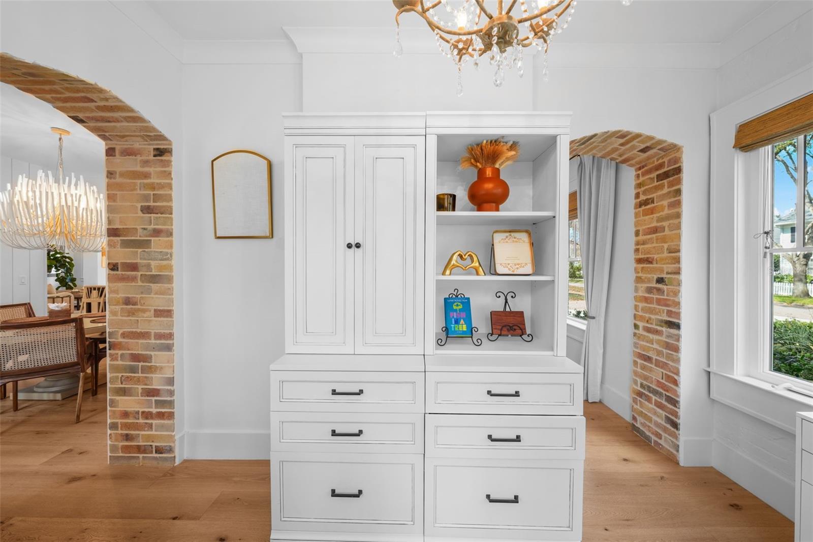 NEW SUBURB BEAUTIFUL - Residential