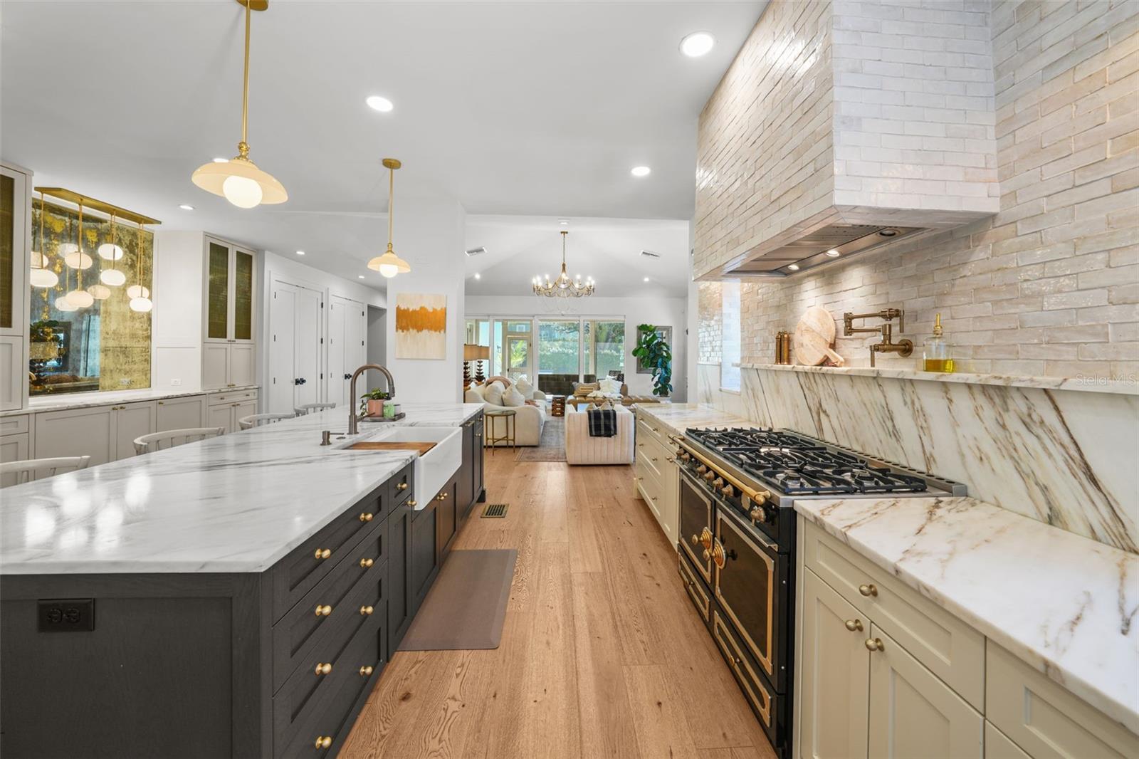 NEW SUBURB BEAUTIFUL - Residential