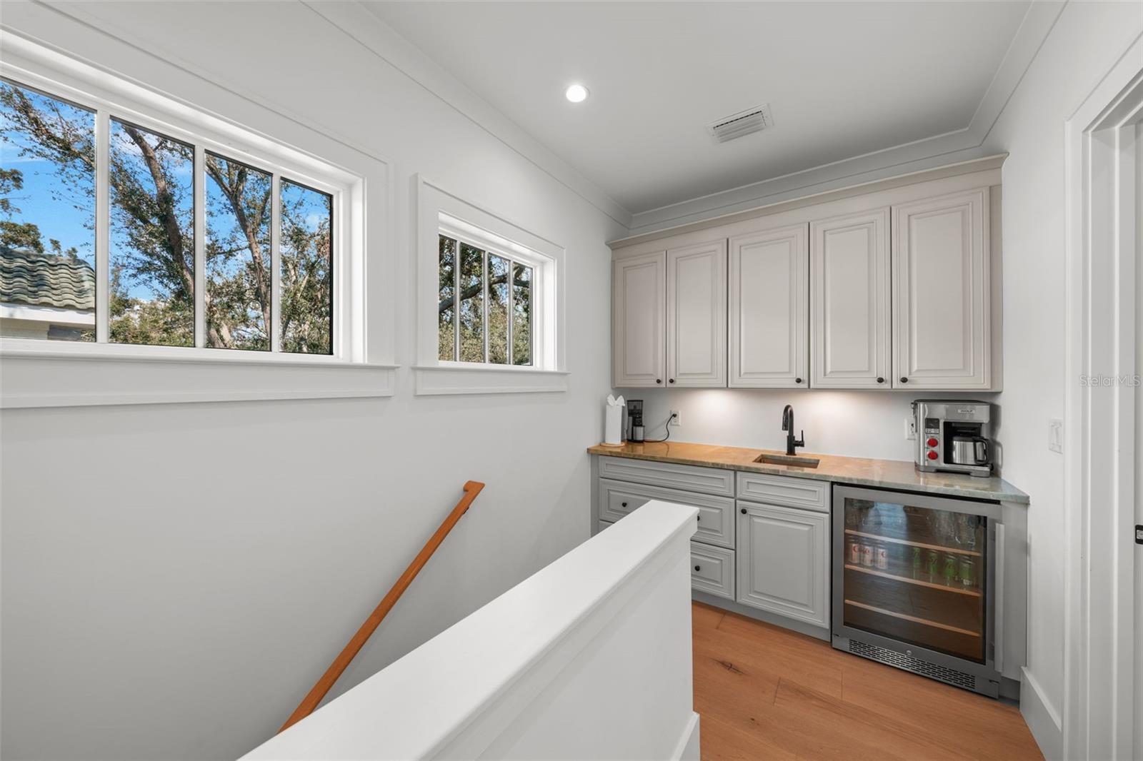 NEW SUBURB BEAUTIFUL - Residential