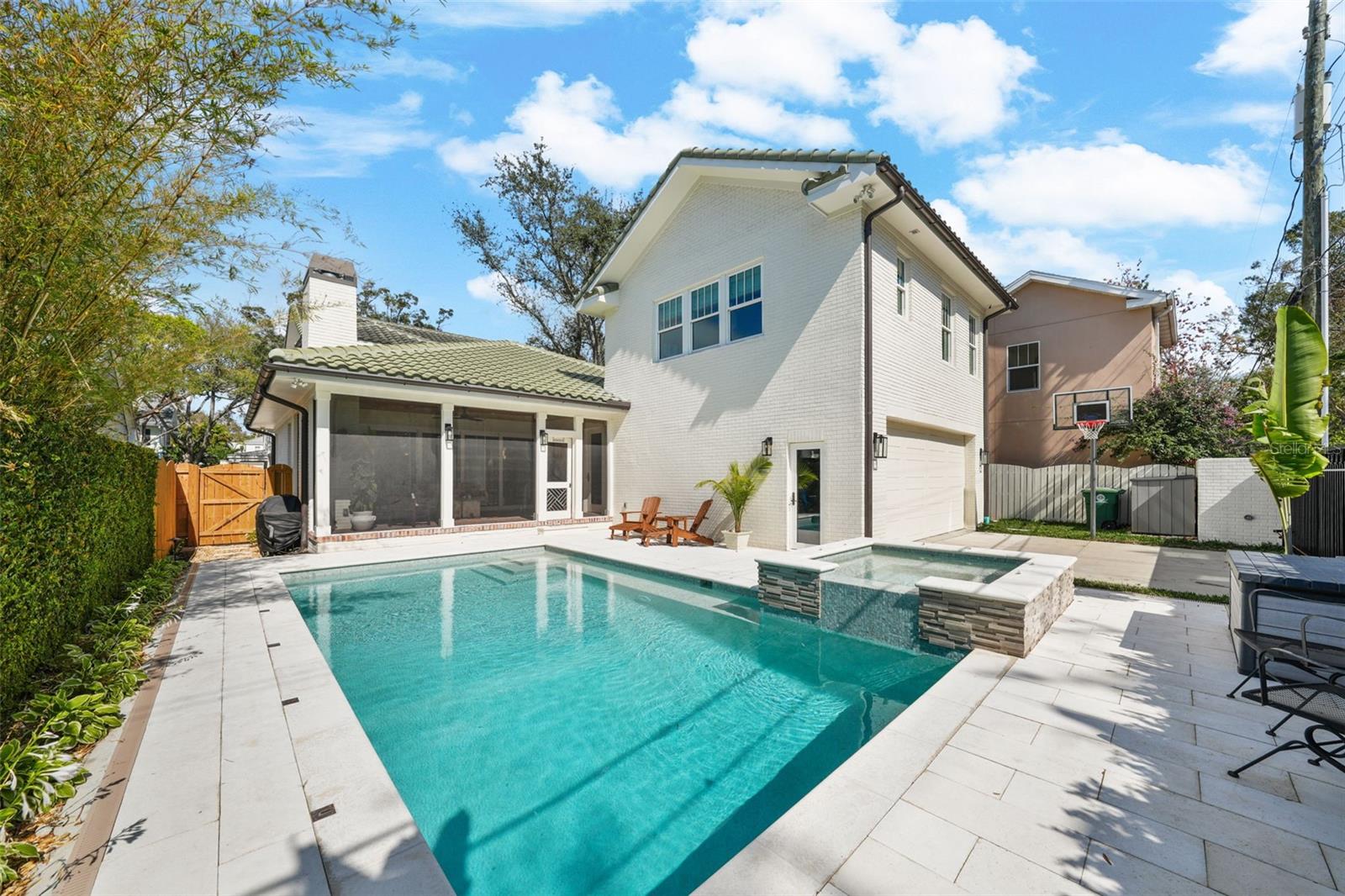 NEW SUBURB BEAUTIFUL - Residential