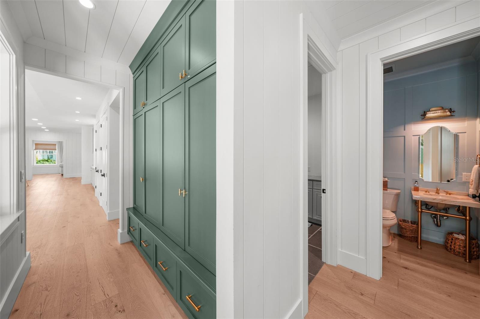 NEW SUBURB BEAUTIFUL - Residential