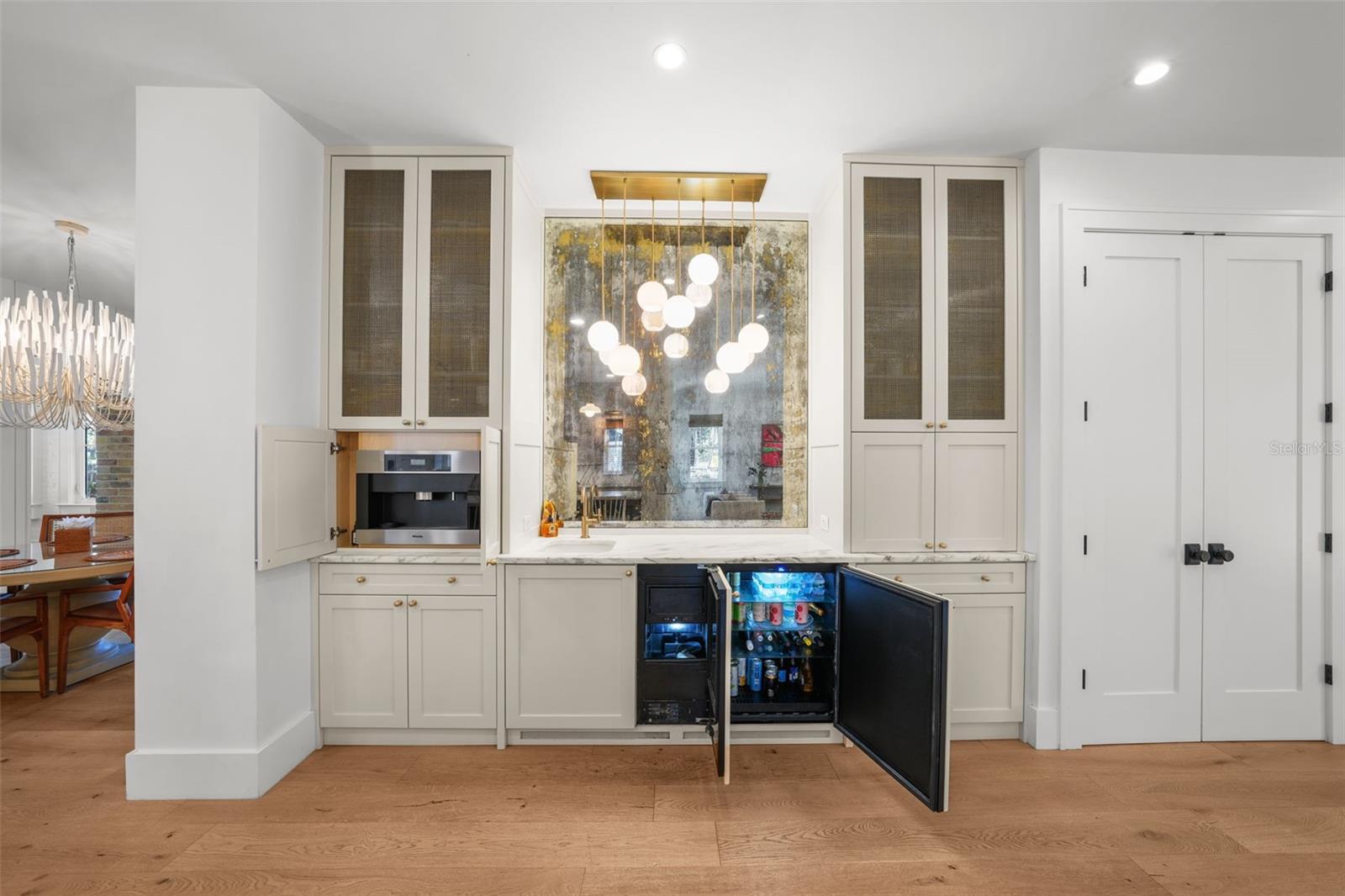 NEW SUBURB BEAUTIFUL - Residential