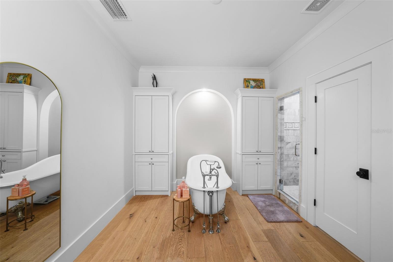 NEW SUBURB BEAUTIFUL - Residential