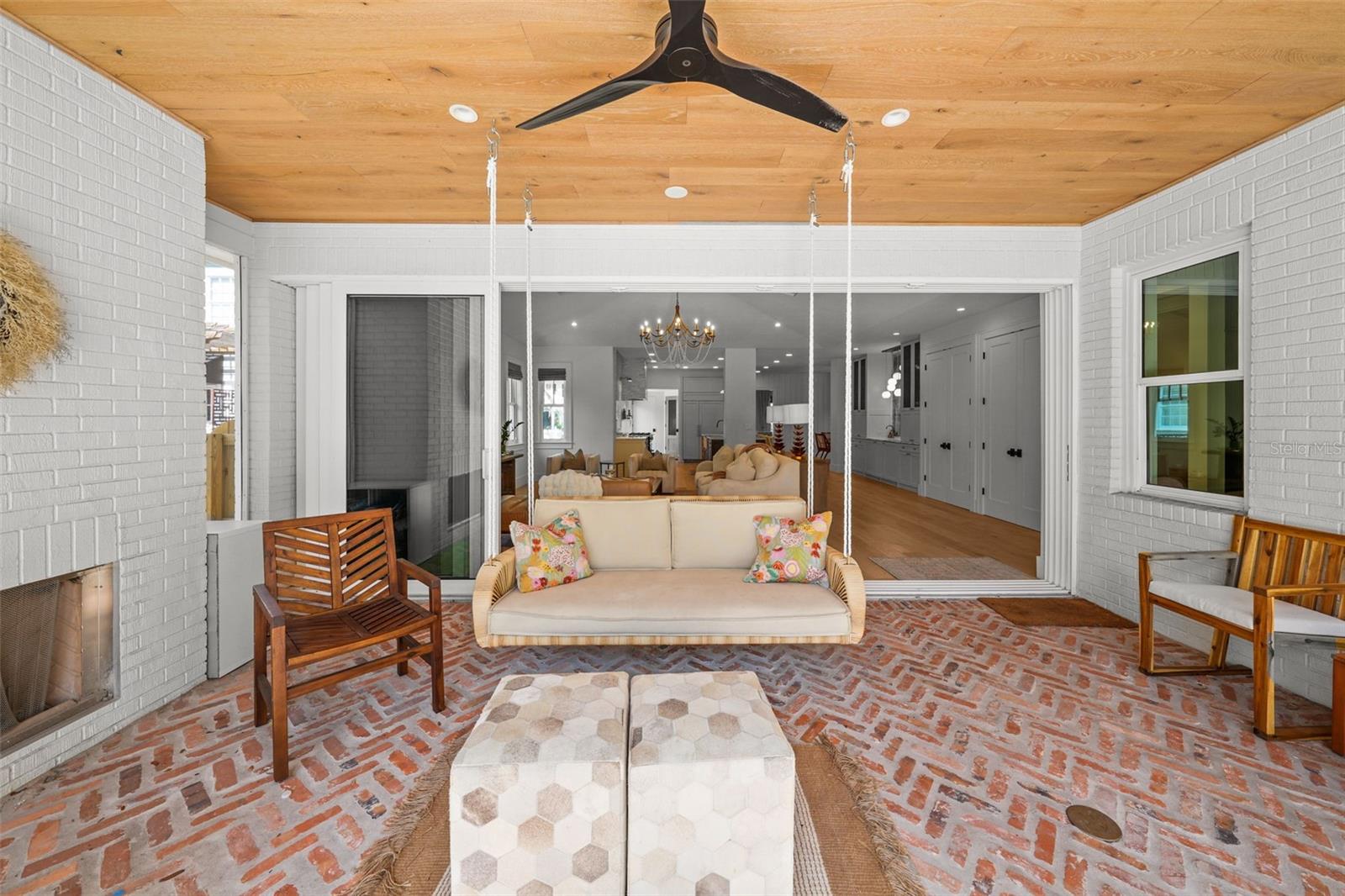 NEW SUBURB BEAUTIFUL - Residential