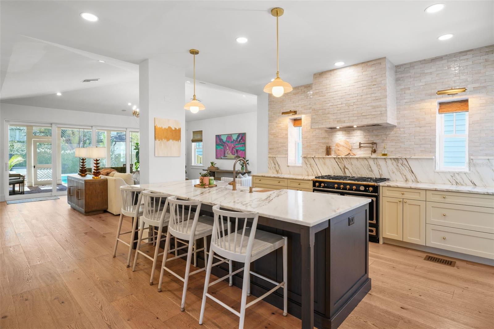 NEW SUBURB BEAUTIFUL - Residential