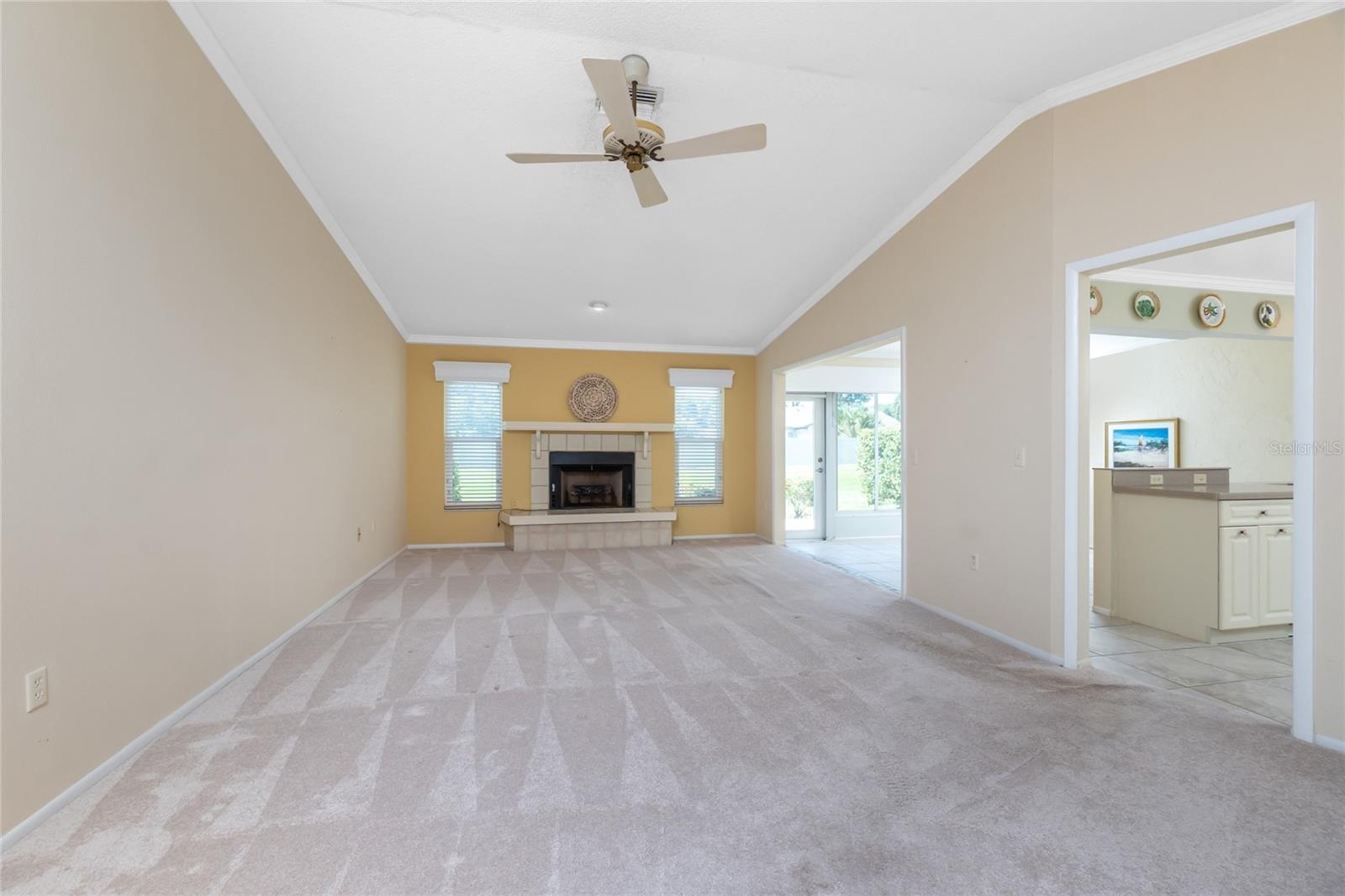533 FOXWOOD BOULEVARD