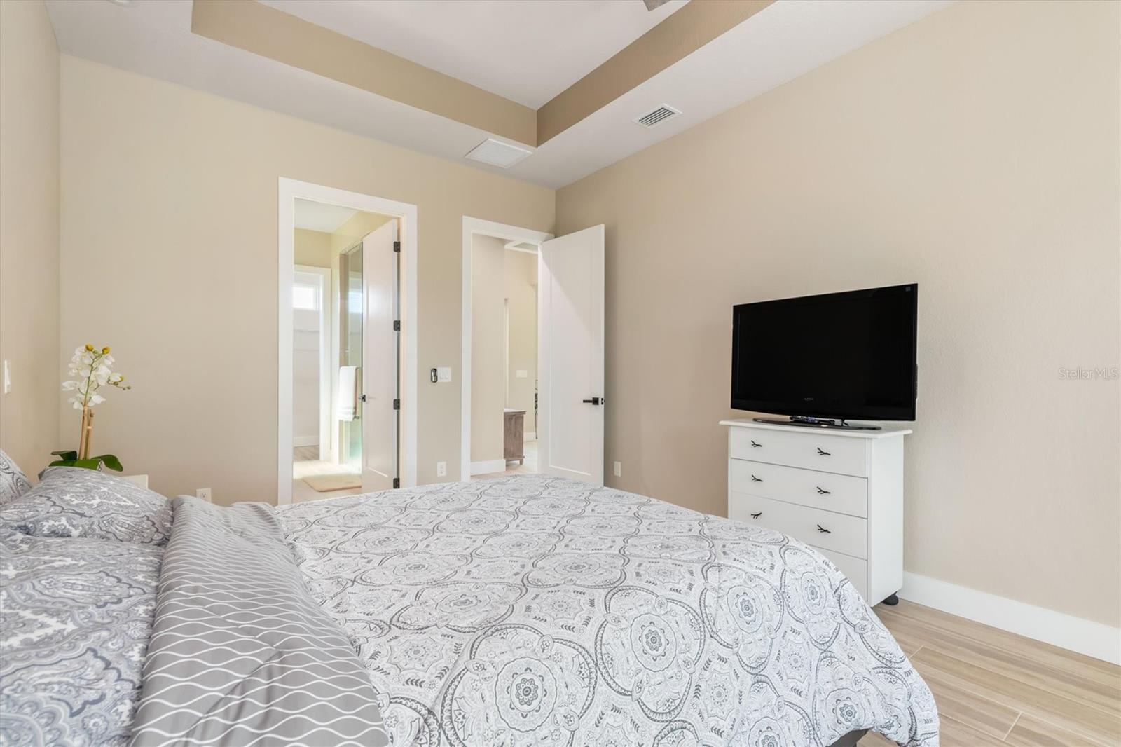 ROTONDA WEST BROADMOOR - Residential