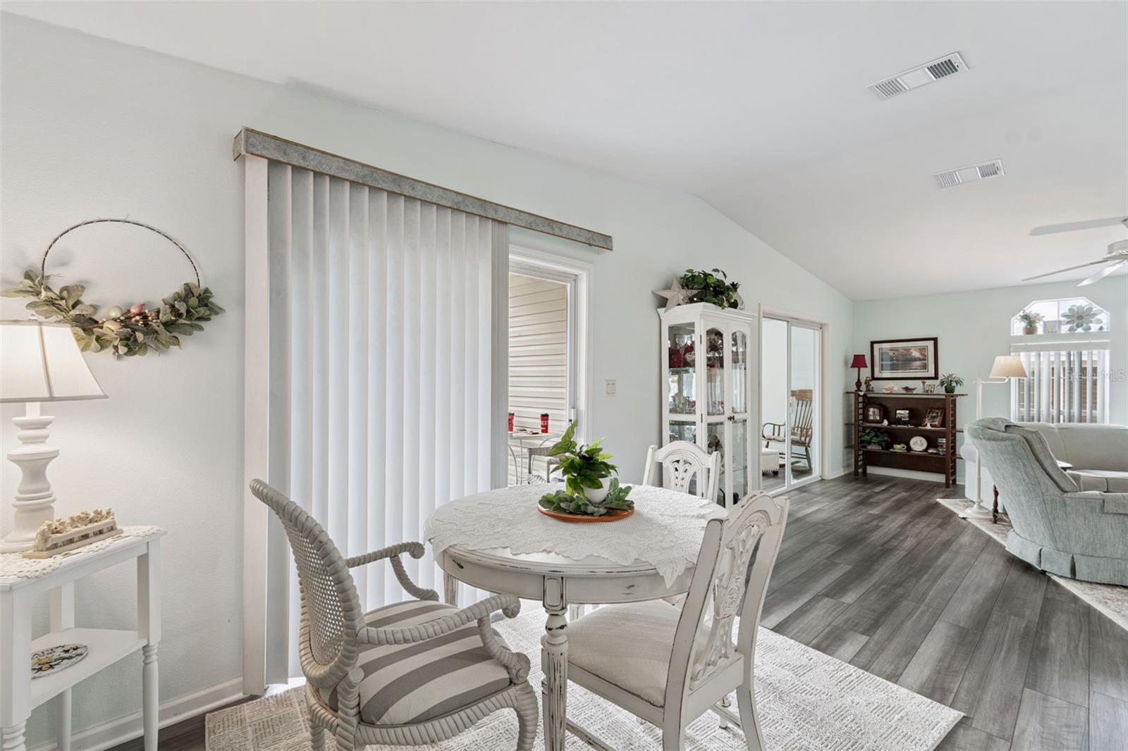 GRAND HORIZONS PH 02 - Residential