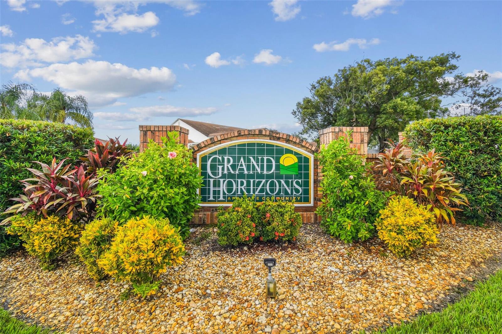 GRAND HORIZONS PH 02 - Residential