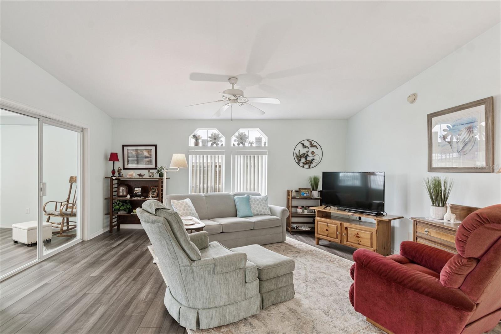 GRAND HORIZONS PH 02 - Residential