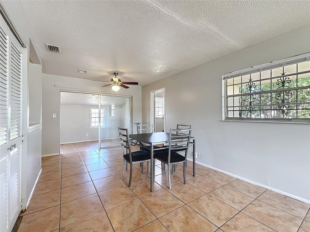 Photo of Orlando, FL 32811 (MLS # S5157154)
