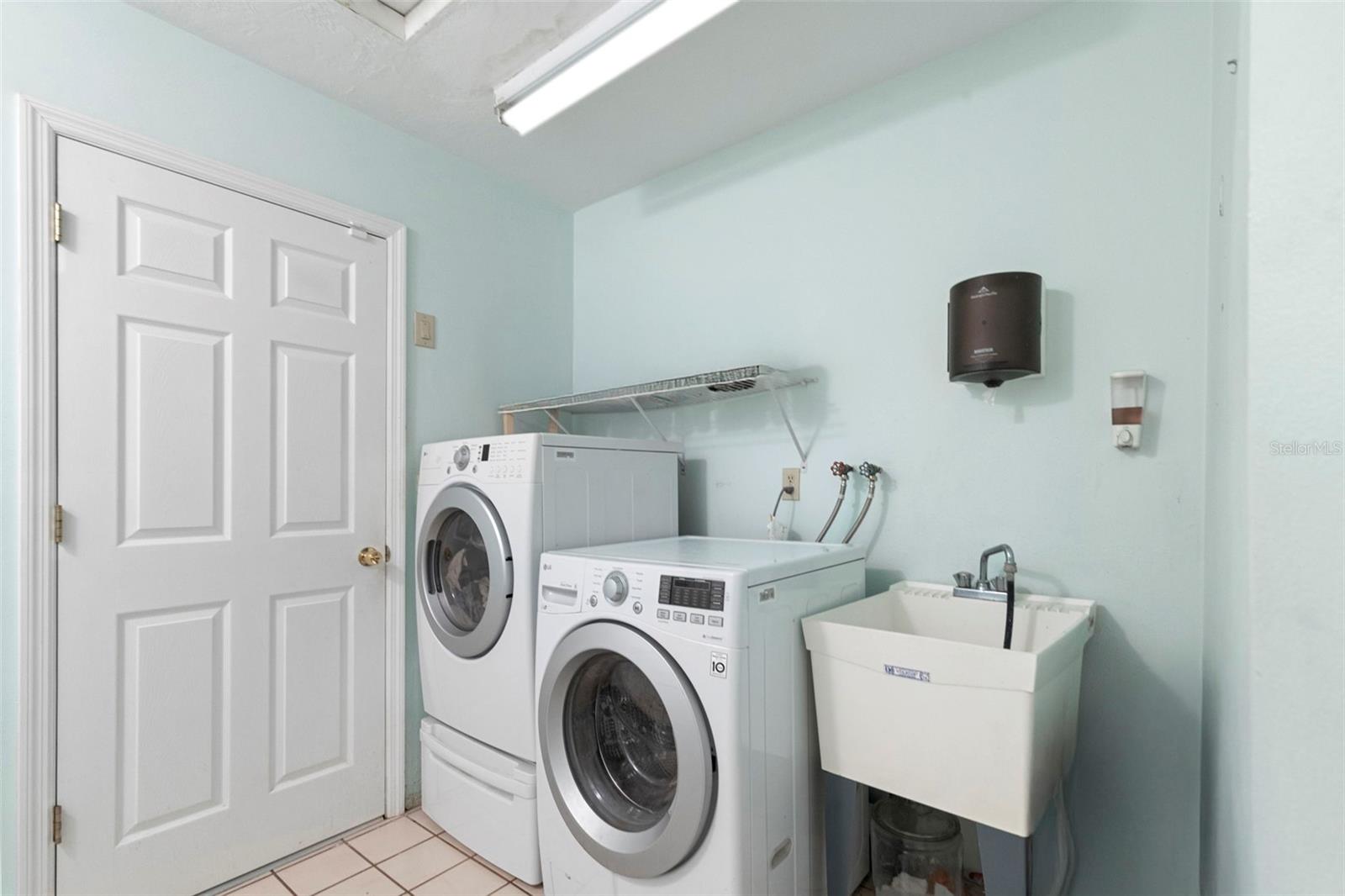 MOON LAKE ESTATES - Residential