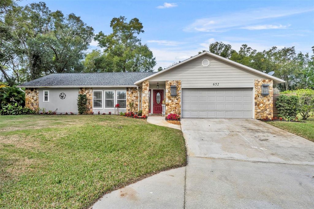 Photo of 652 W Cadillac Drive, Altamonte Springs, FL 32714 (MLS # O6373166)