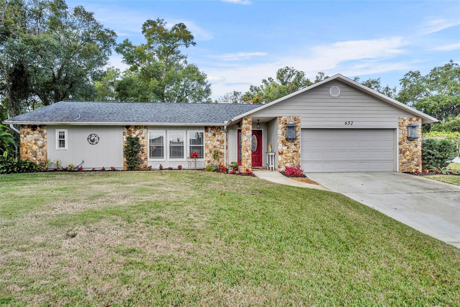 652 W CADILLAC DRIVE