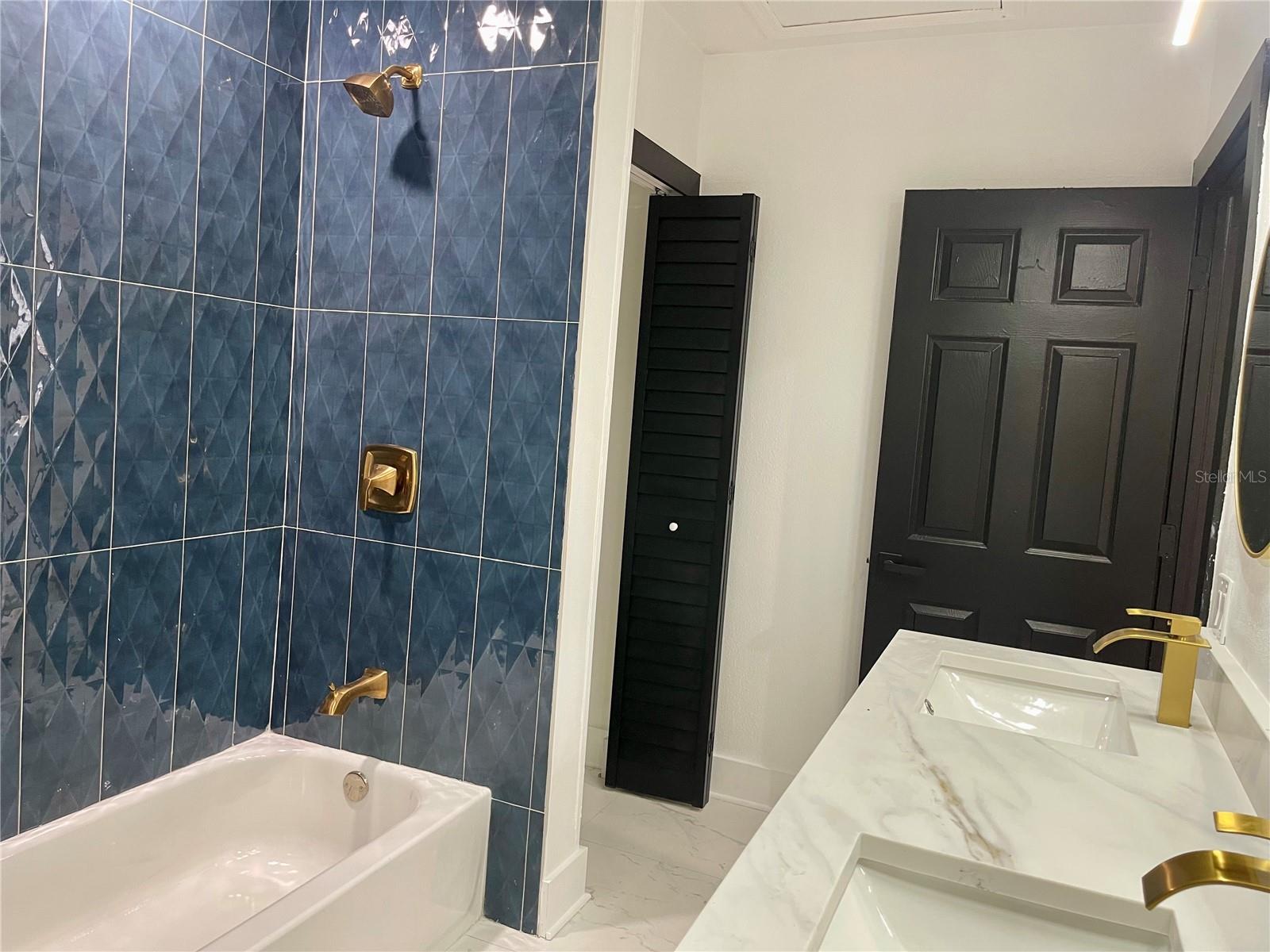 SUNSET CAMP - Residential