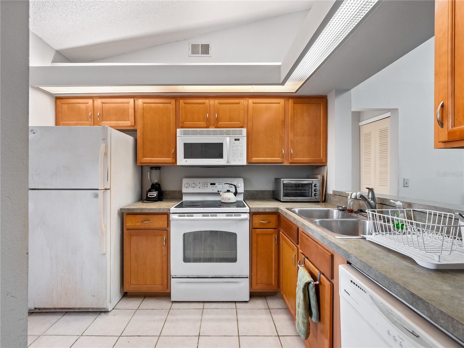 CLUB VILLAS AT WIMBLEDON PARK PH 02 - Residential