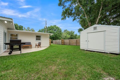 A home in PALMETTO