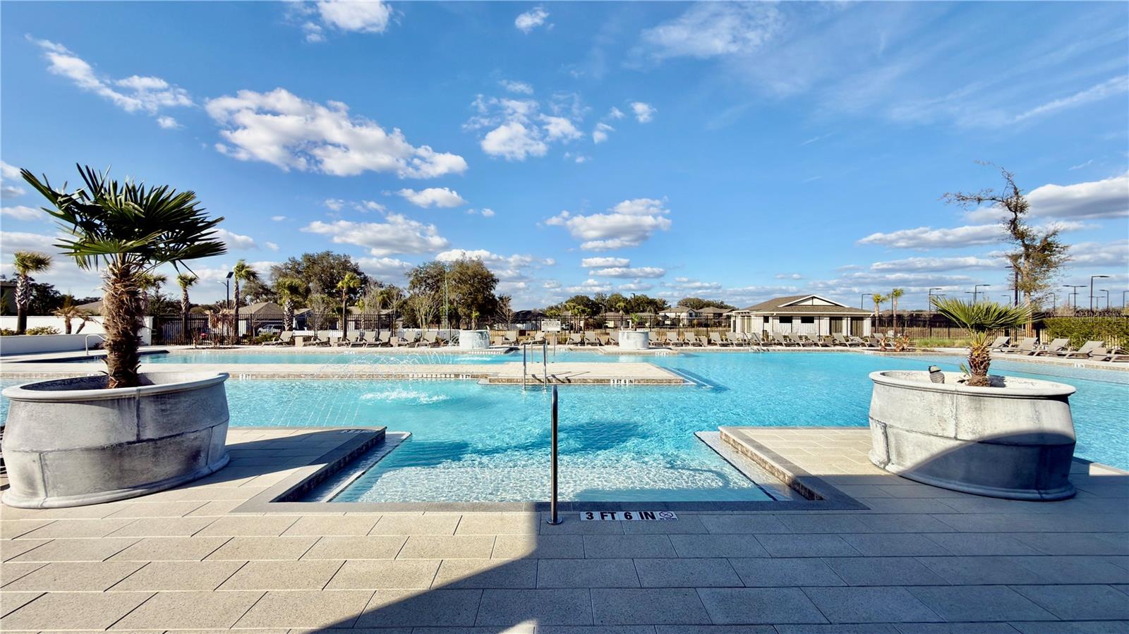 ABBOTT SQUARE - Residential