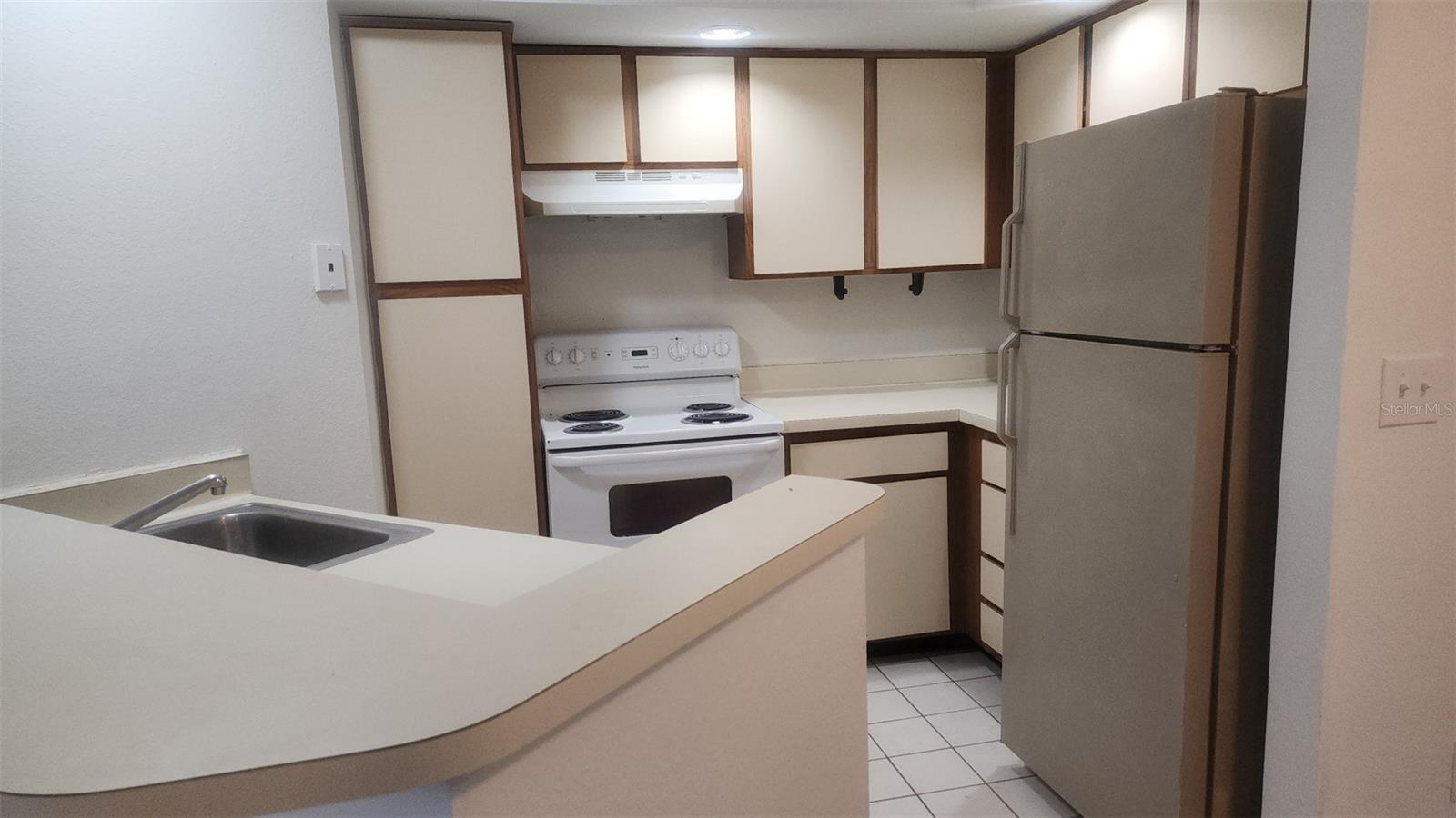 5713 GATLIN AVENUE 216