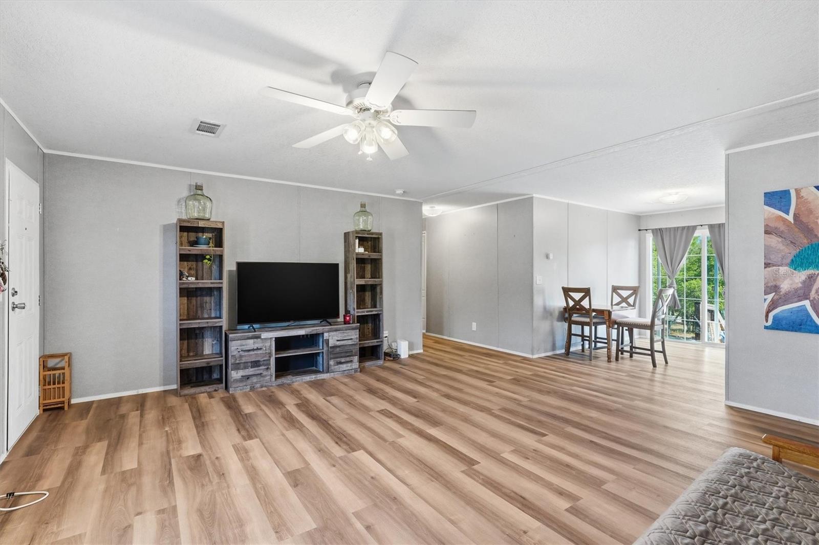 UNIVERSITY ESTATES 205 206 - Residential