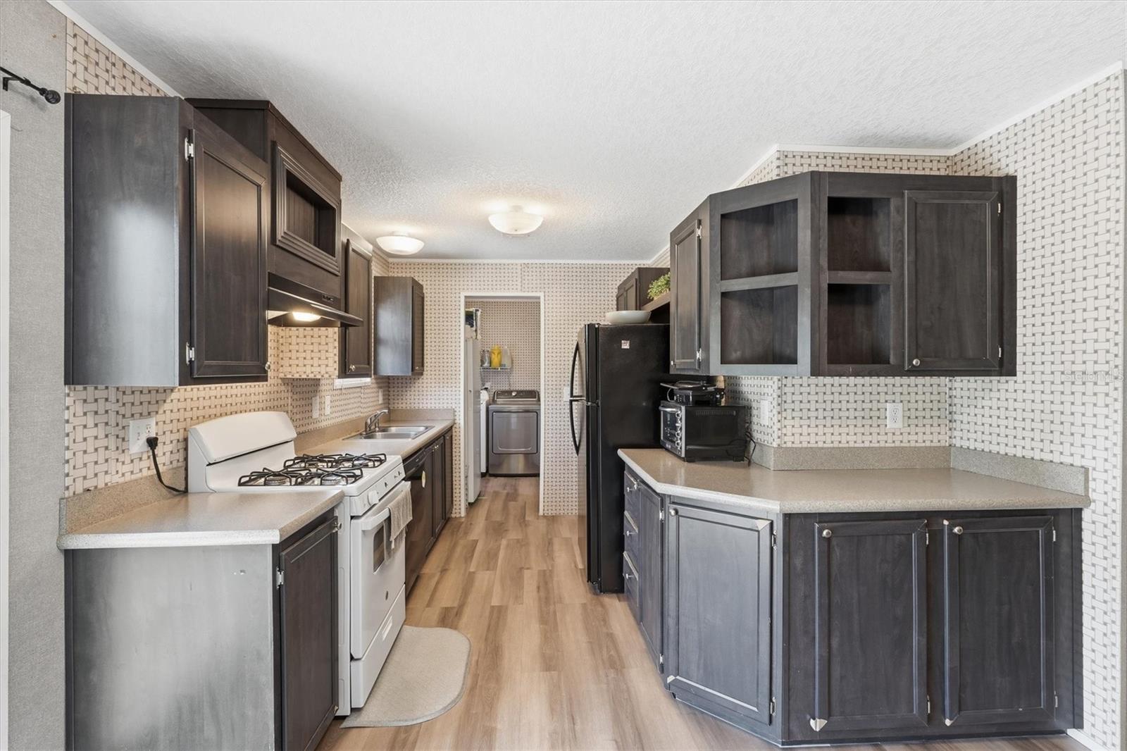 UNIVERSITY ESTATES 205 206 - Residential