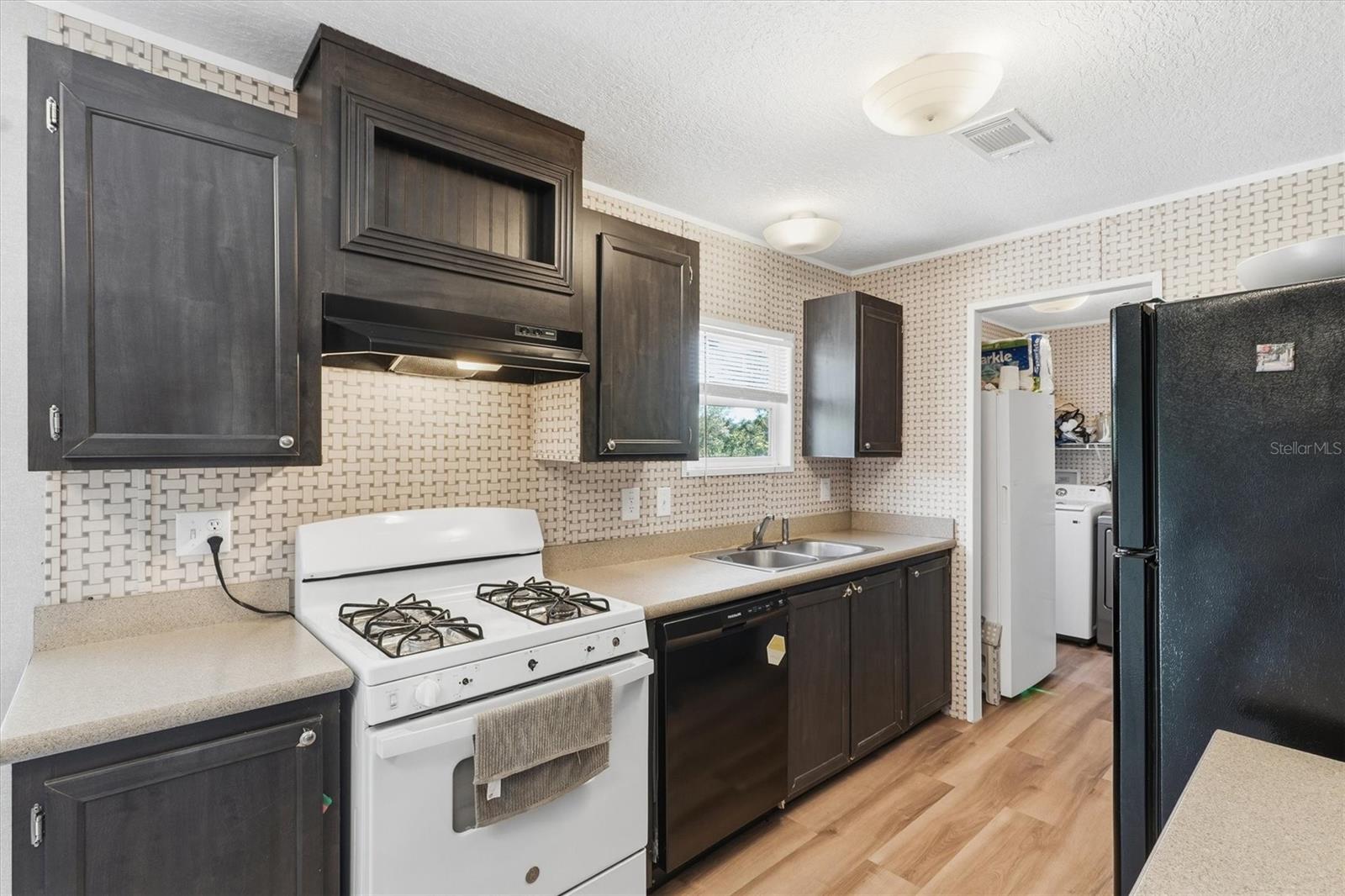 UNIVERSITY ESTATES 205 206 - Residential