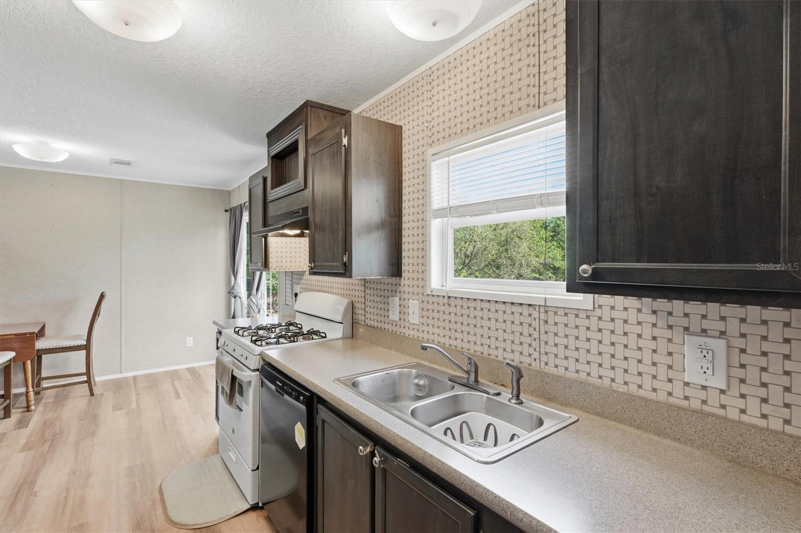 UNIVERSITY ESTATES 205 206 - Residential