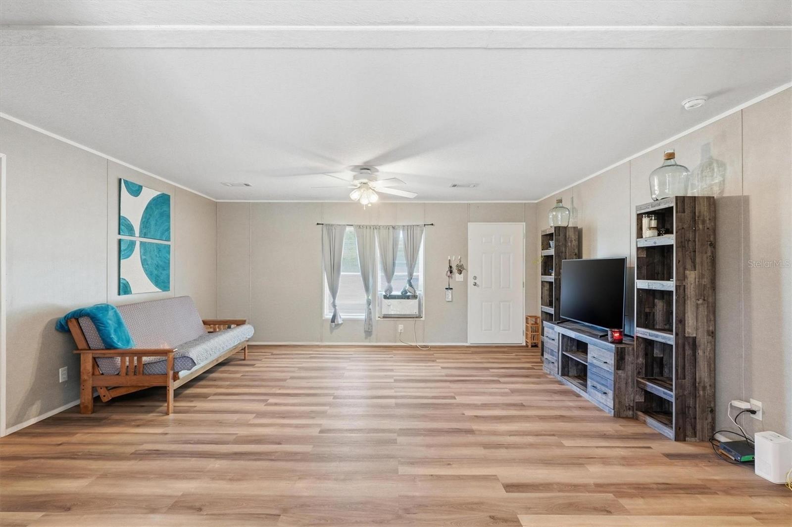 UNIVERSITY ESTATES 205 206 - Residential