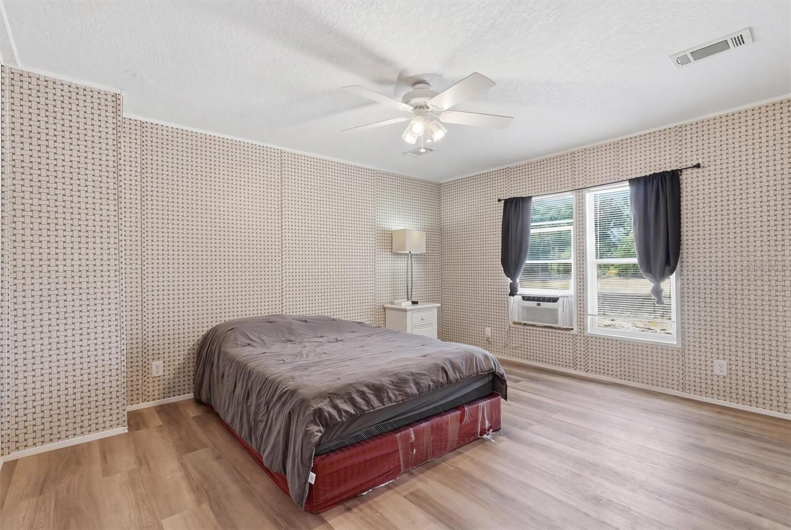 UNIVERSITY ESTATES 205 206 - Residential