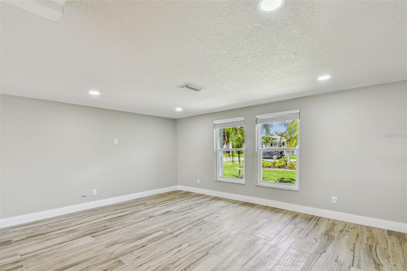 HUDSON BEACH ESTATES UN 3 ADD 1 - Residential Lease