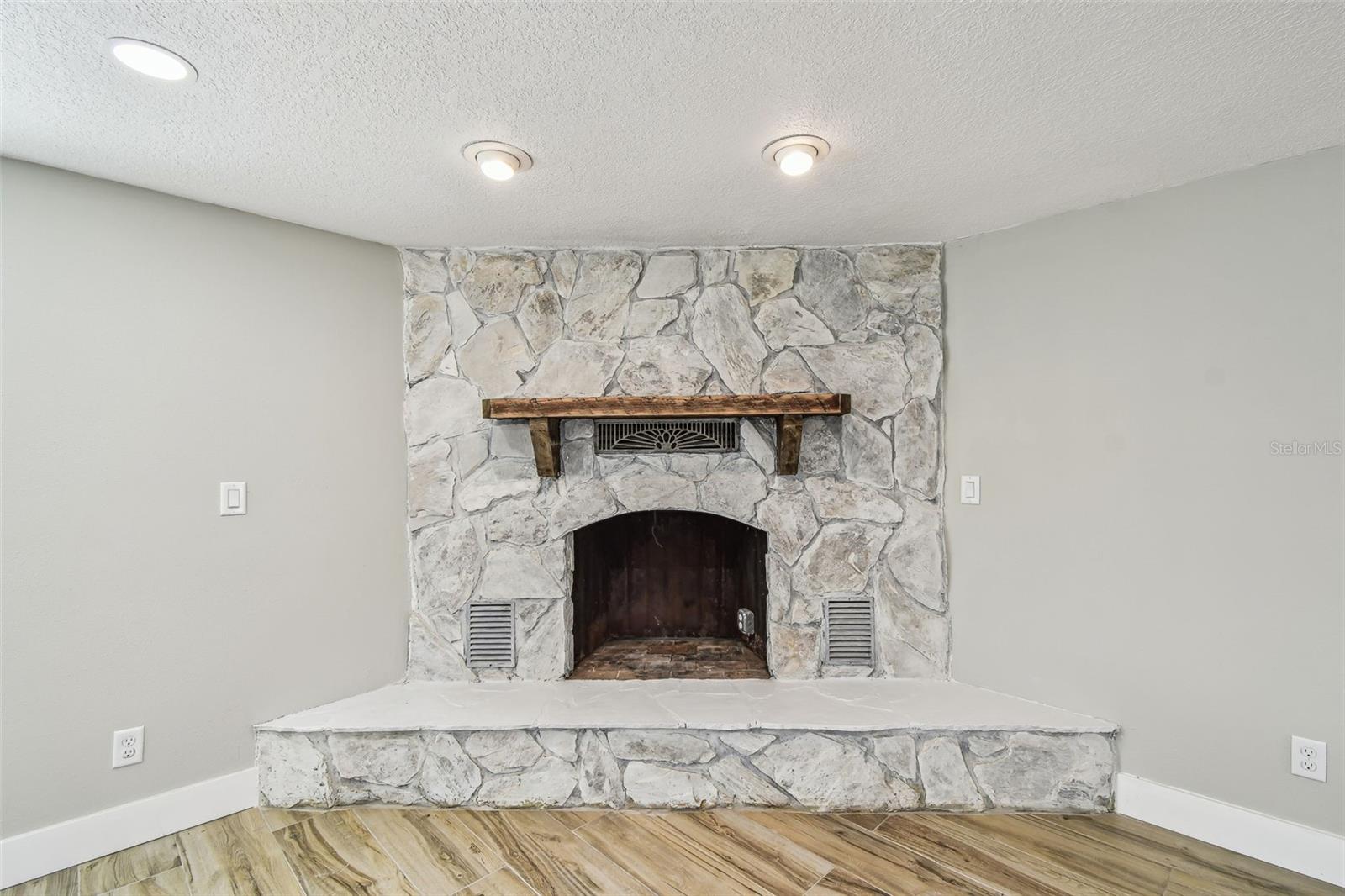 HUDSON BEACH ESTATES UN 3 ADD 1 - Residential Lease
