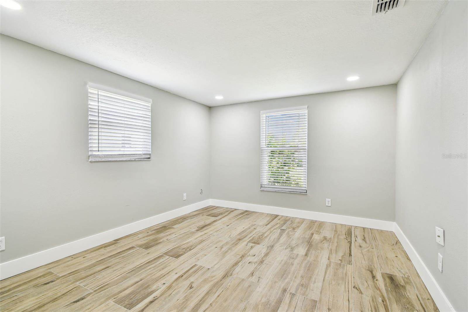 HUDSON BEACH ESTATES UN 3 ADD 1 - Residential Lease