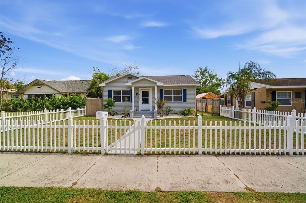 Photo of 4120 Burlington Avenue N, St Petersburg, FL 33713 (MLS # TB8504703)