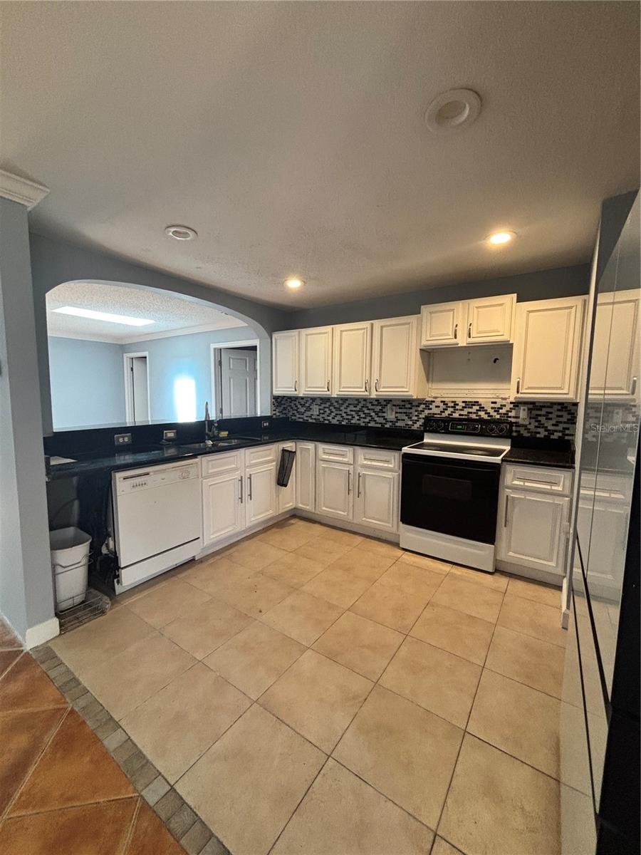 2487 HARBOUR WAY