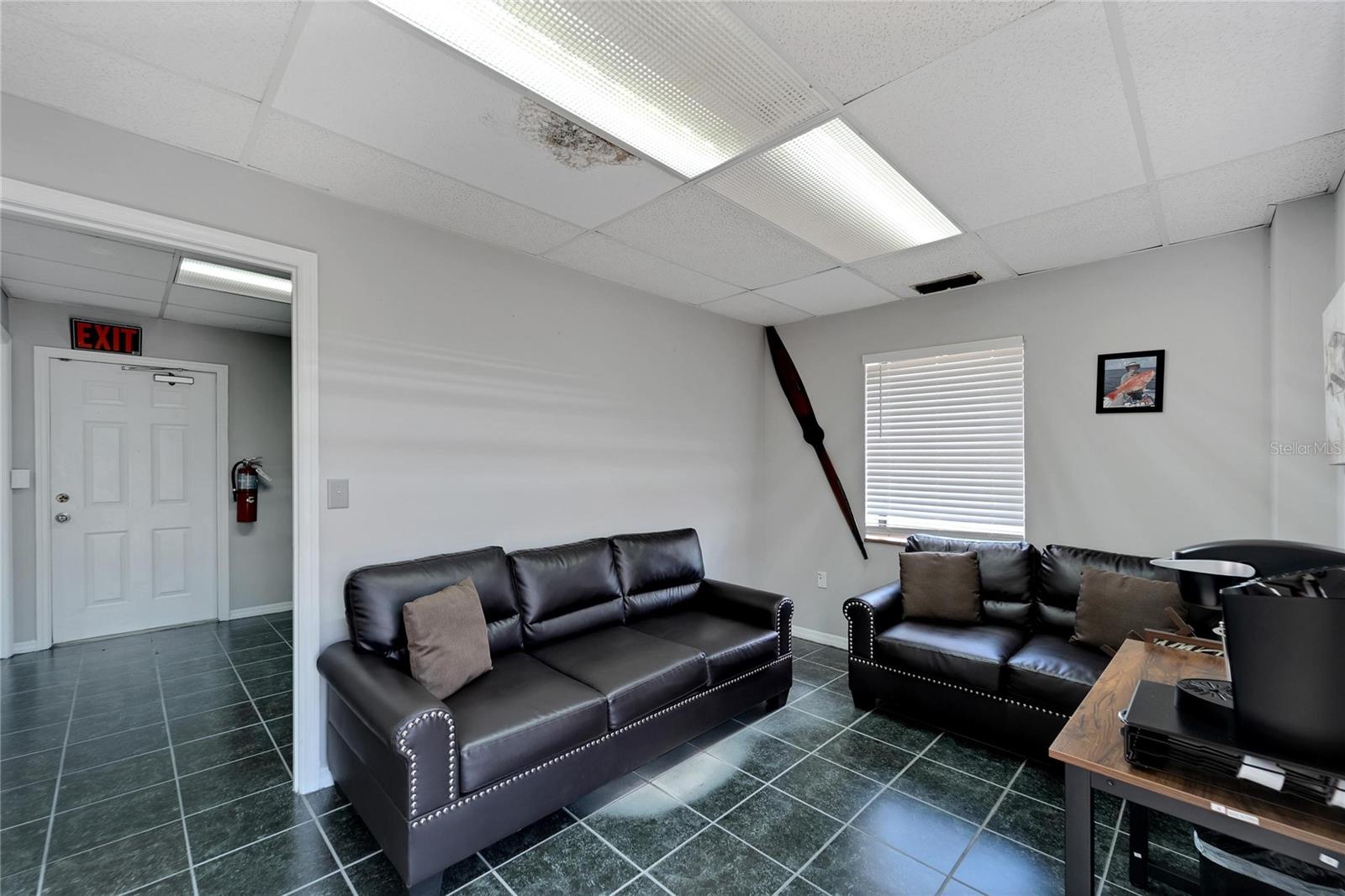 THOMAS WAYNE SUB - Commercial Lease