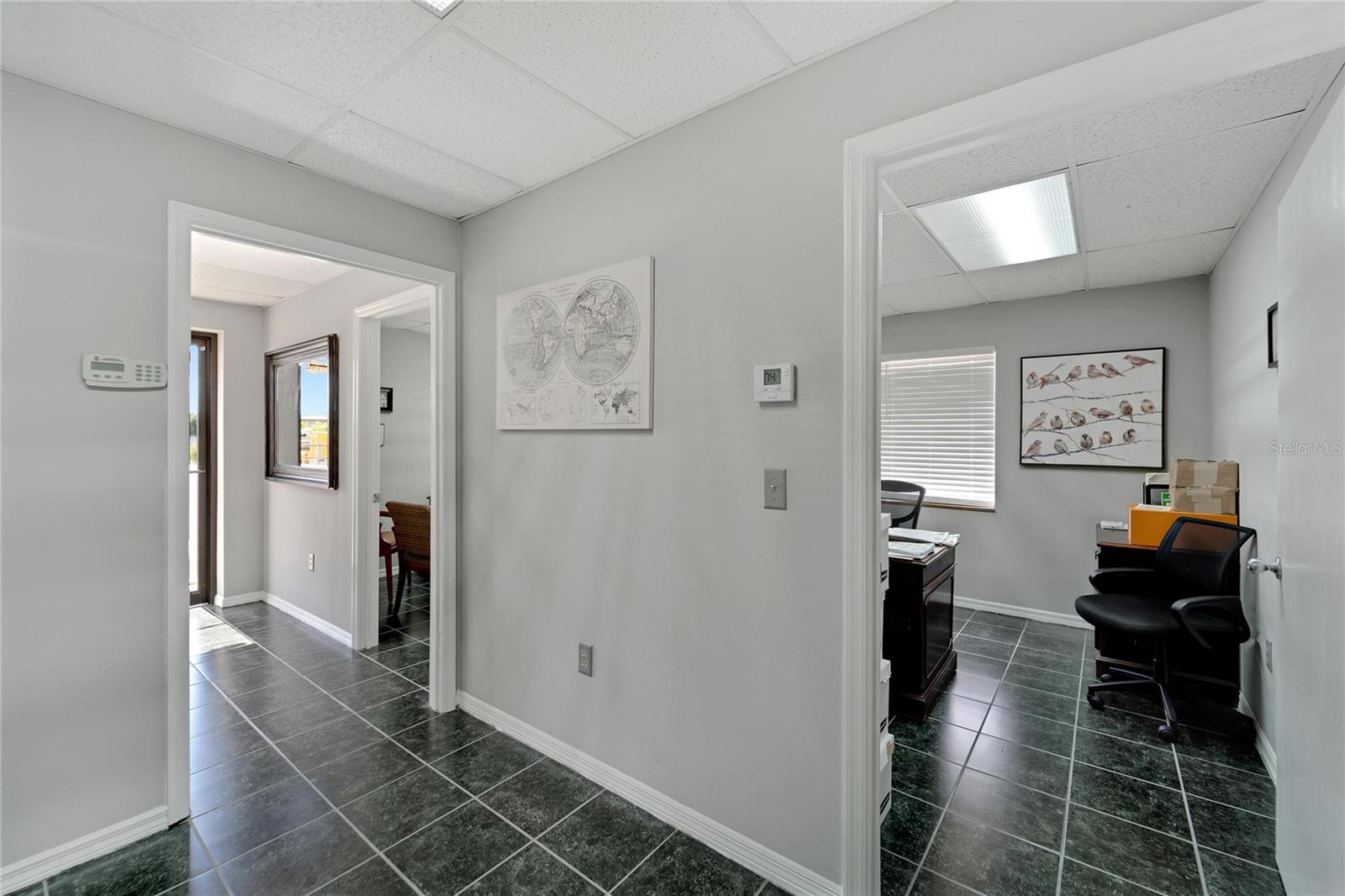 THOMAS WAYNE SUB - Commercial Lease